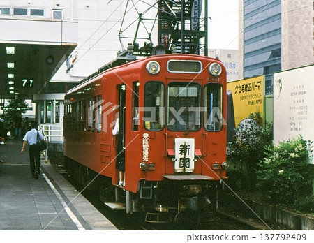 1992 年名鐵箕町線雙電壓列車 Mo600，岐阜縣新岐阜站，紀實照片。 137792409