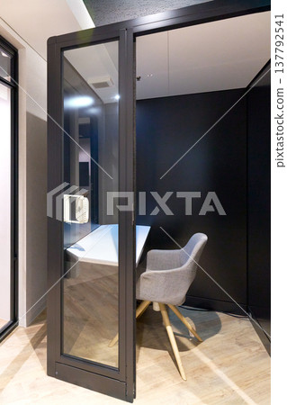 Private work booths installed in the office 137792541