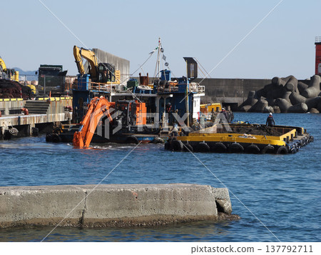 Port dredging work Port dredging work 137792711