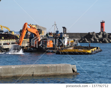 Port dredging work Port dredging work 137792712