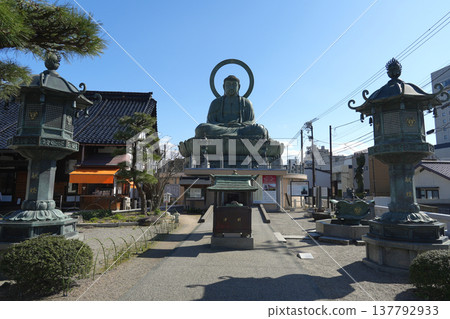 Takaoka Daibutsu 137792933