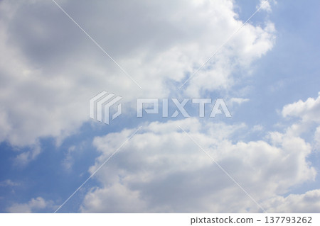 The sky with fluffy clouds  137793262