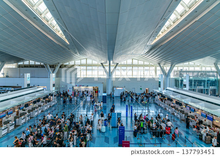 [Tokyo] Haneda Airport's Terminal 3 has a futuristic atmosphere. 137793451