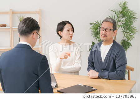 A middle-aged couple clashes with a salesman. 137793965