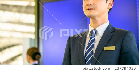 Airport staff serving customers - ■Filming cooperation: Kansai International Airport (KIX) 137794039