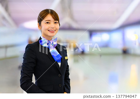Airport staff's welcoming pose ■Photography cooperation: Kansai International Airport (KIX) 137794047