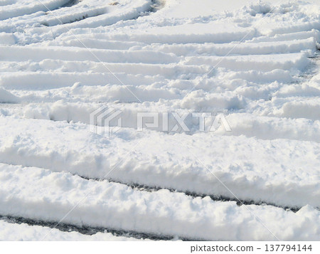Snow cover 137794144