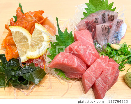 Fatty fatty tuna, horse mackerel, and ark shell sashimi Fatty fatty tuna, horse mackerel, and ark shell sashimi 137794323