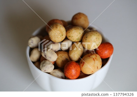 Crunchy bean snacks - perfect as a snack or appetizer. Crunchy bean snacks - perfect as a snack or appetizer. 137794326
