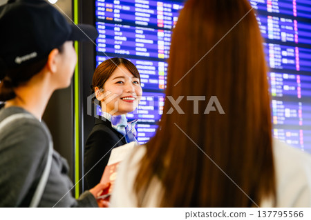 Airport staff and travelers ■Filming assistance provided by: Kansai International Airport (KIX) 137795566