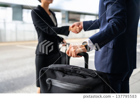 機場握手及商務旅遊 ■拍攝協助：關西國際機場 (KIX) 137795583