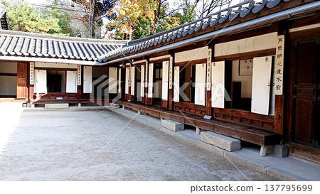 Traditional Korean houses (Hanok) Traditional Korean houses (Hanok) 137795699