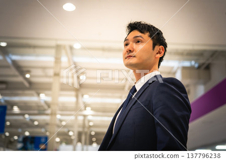 A man looking to the future at the airport ■Photography cooperation: Kansai International Airport (KIX) 137796238