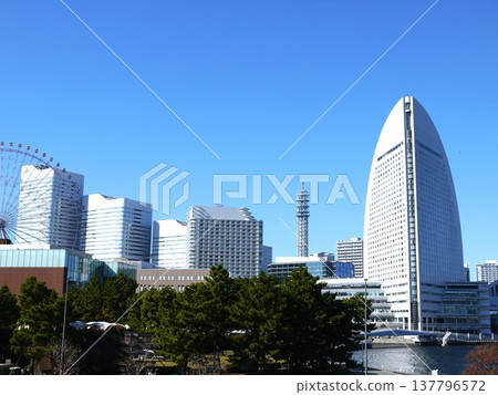 Minato Mirai seen from Yokohama Hammerhead 137796572
