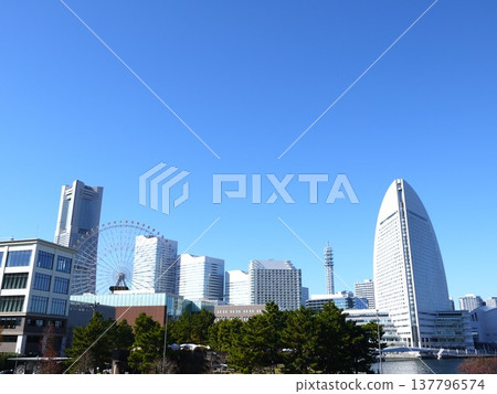 Minato Mirai under the blue sky 137796574