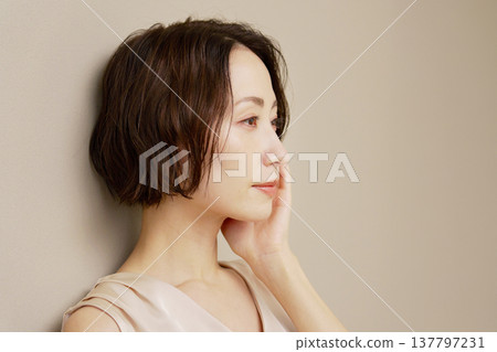 Middle-aged woman portrait brown background 137797231