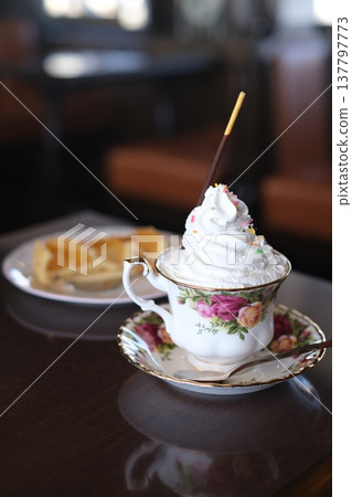 時尚咖啡館的維也納咖啡 137797773