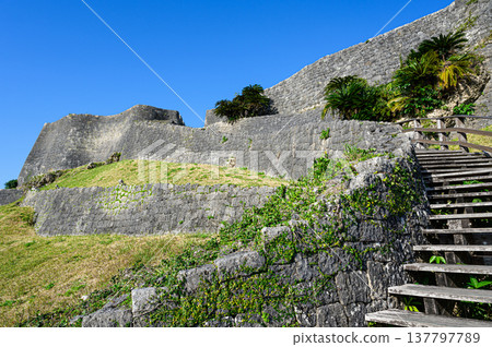 勝連城遺址：琉球王國的一座古老城堡。 137797789