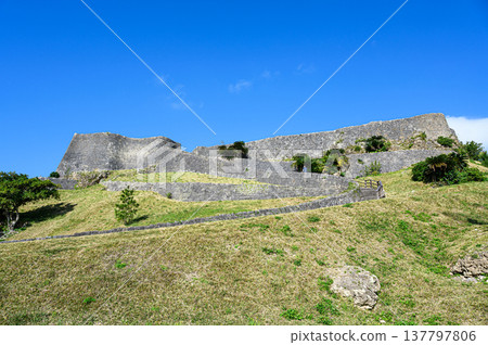 勝連城遺址：琉球王國的一座古老城堡。 137797806