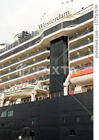 威士特丹號郵輪等待啟航 威士特丹號郵輪等待啟航 137797930