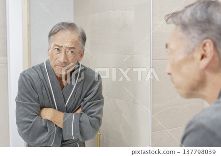 Senior man skin trouble Senior man skin trouble 137798039