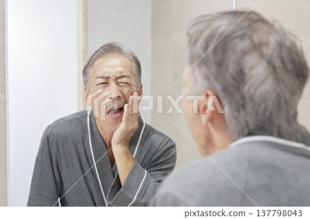 Senior man suffering from tooth decay Senior man suffering from tooth decay 137798043