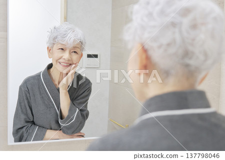 高級女性皮膚護理 137798046