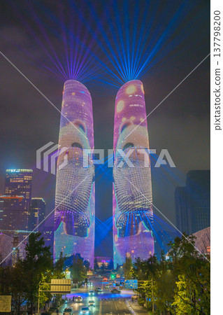 The Chengdu Twin Towers or Tianfu International Financial Center, are two modern skyscrapers in Chengdu, China Famous Landmark for tourism attraction. 31 October 2025, Chengdu, Sichuan, China The Chengdu Twin Towers or Tianfu International Financial Center, are two modern skyscrapers in Chengdu, China Famous Landmark for tourism attraction. 31 October 2025, Chengdu, Sichuan, China 137798200