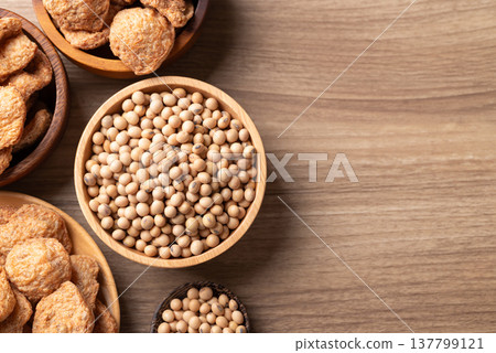 Raw textured vegetable protein (TVP) soy meat chunks, Healthy plant-based protein 137799121