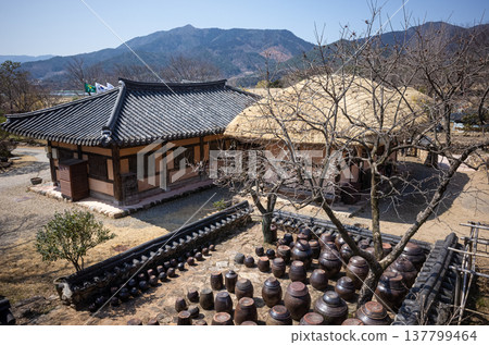 Korean traditional house and mountain landscape in clear weather 137799464