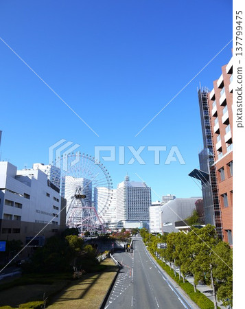 Scenery of Minato Mirai seen from the pedestrian bridge 137799475