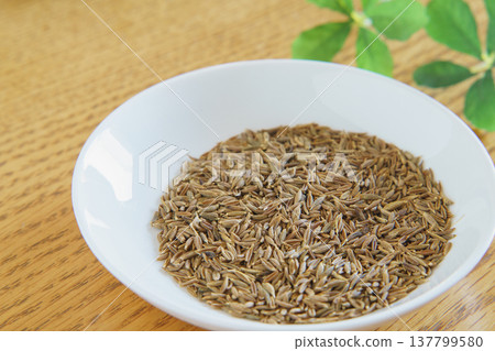 Cumin seed 137799580