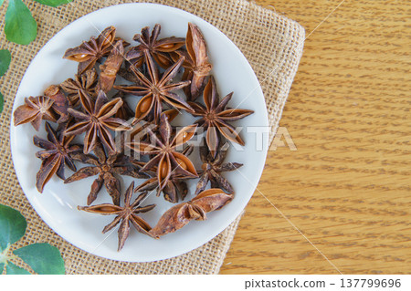 Star anise Star anise 137799696