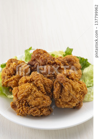 Crispy and juicy fried chicken 137799962