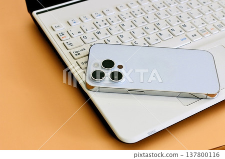 智慧型手機與個人電腦：商務用品 137800116