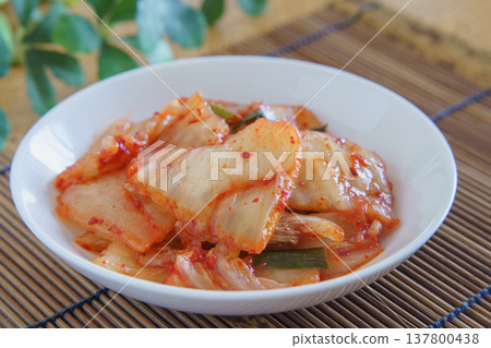 Chinese cabbage kimchi 137800438