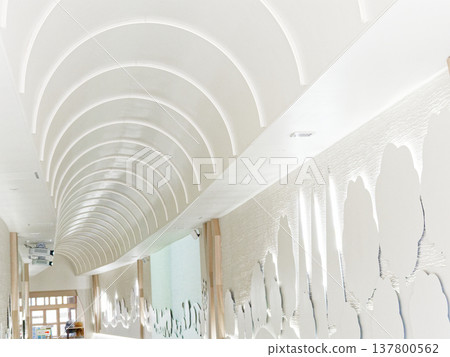 The light-filled Hoshigaoka Gate Tunnel at Higashiyama Zoo and Botanical Gardens in Nagoya City 137800562