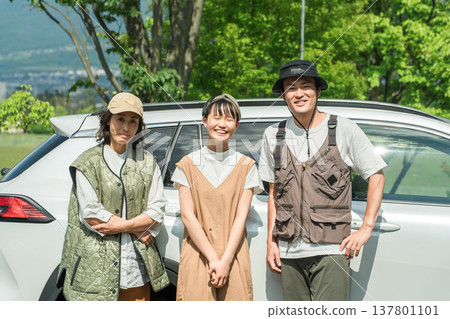 Drive, family trip, family traveling by car 137801101