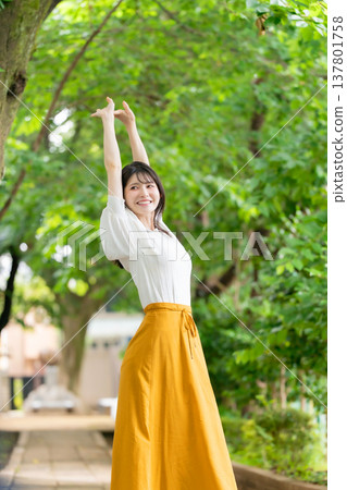 Fresh greenery, woman, mirror 137801758