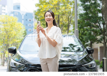 女人、汽車、智慧型手機、共乘 137801935
