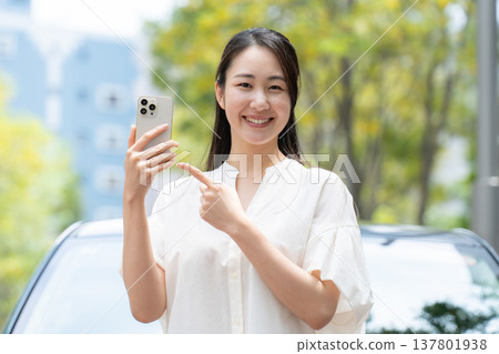 女性、汽車、智慧型手機、共乘推薦 137801938