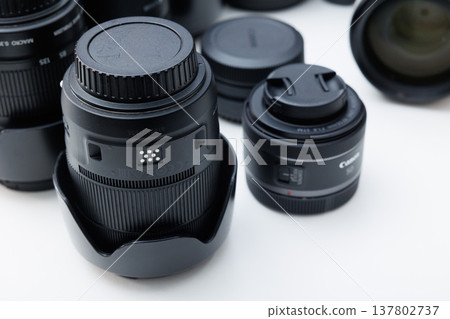 Image of a single-lens reflex camera lens Image of a photo 137802737
