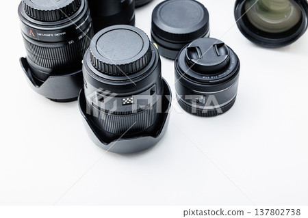 Image of a single-lens reflex camera lens Image of a photo Image of a single-lens reflex camera lens Image of a photo 137802738