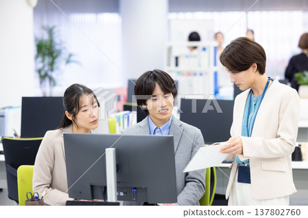 Men and women working in business offices Men and women working in business offices 137802760