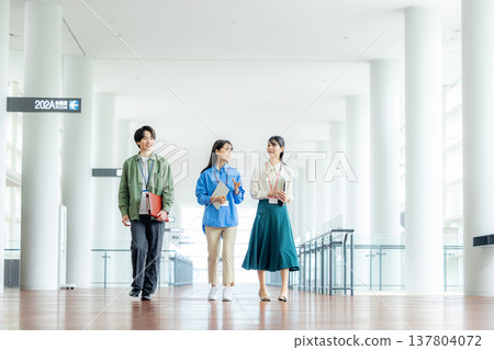 Creative business team 137804072