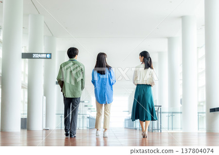 Creative business team 137804074