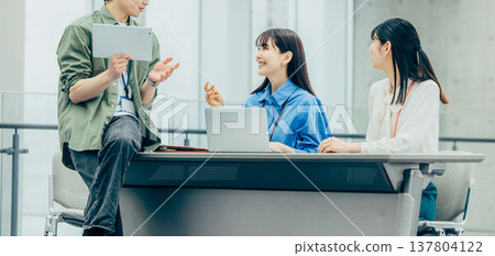 男女相遇的場景 137804122