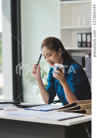Young Asian businesswoman giving presentation Young Asian businesswoman giving presentation 137804334