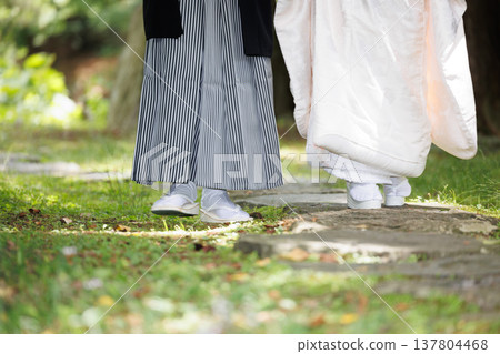 身著和服的新人結婚照片 身著和服的新人結婚照片 137804468