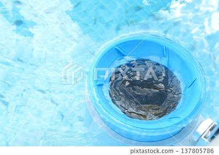 Top view of the blue skimmer for cleaning the pool in clear water. Contaminated pool cleaning concept 137805786